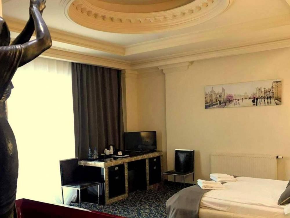 Hotel Venecia Palace Michałowice Exteriör bild