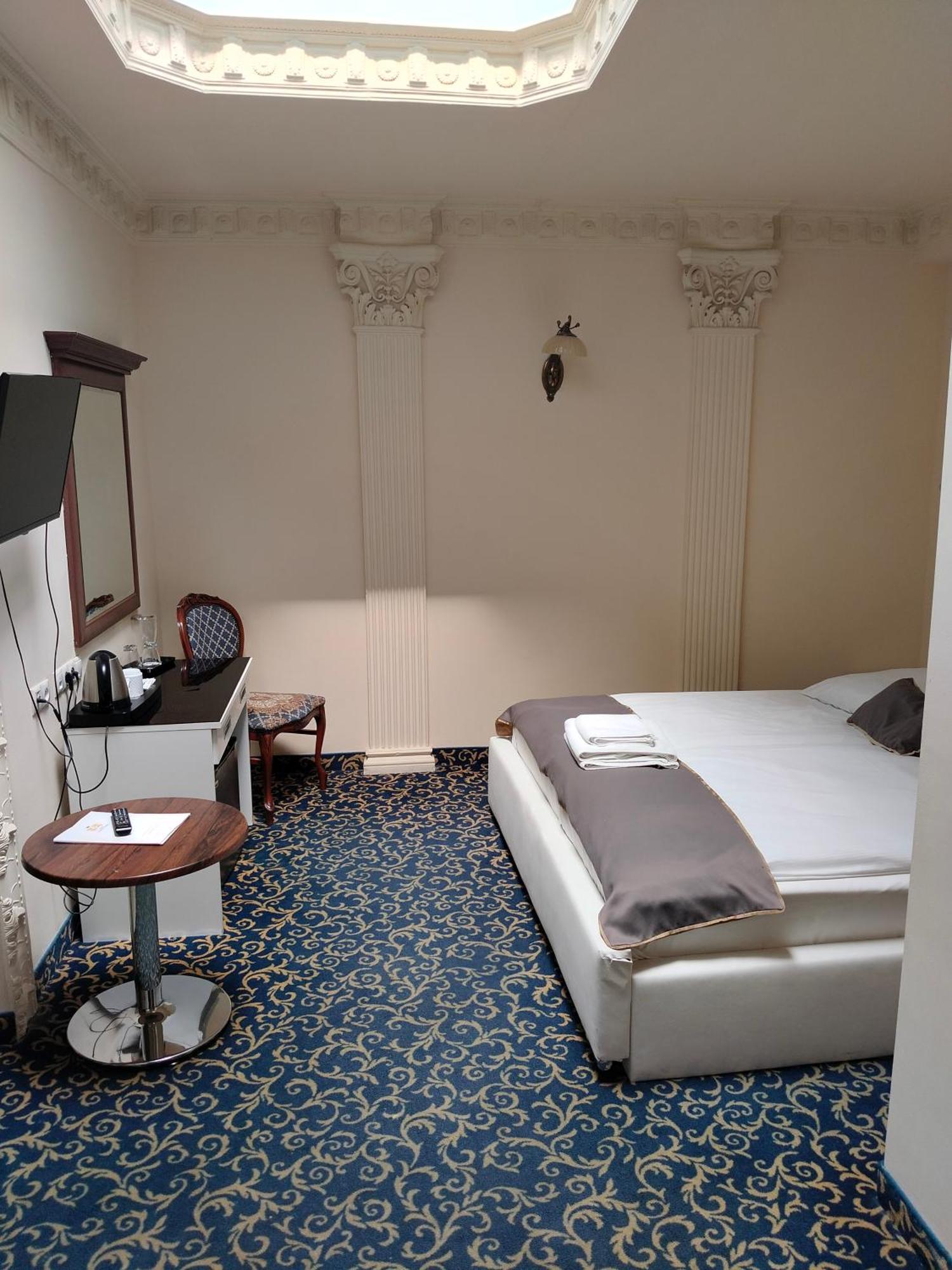 Hotel Venecia Palace Michałowice Exteriör bild
