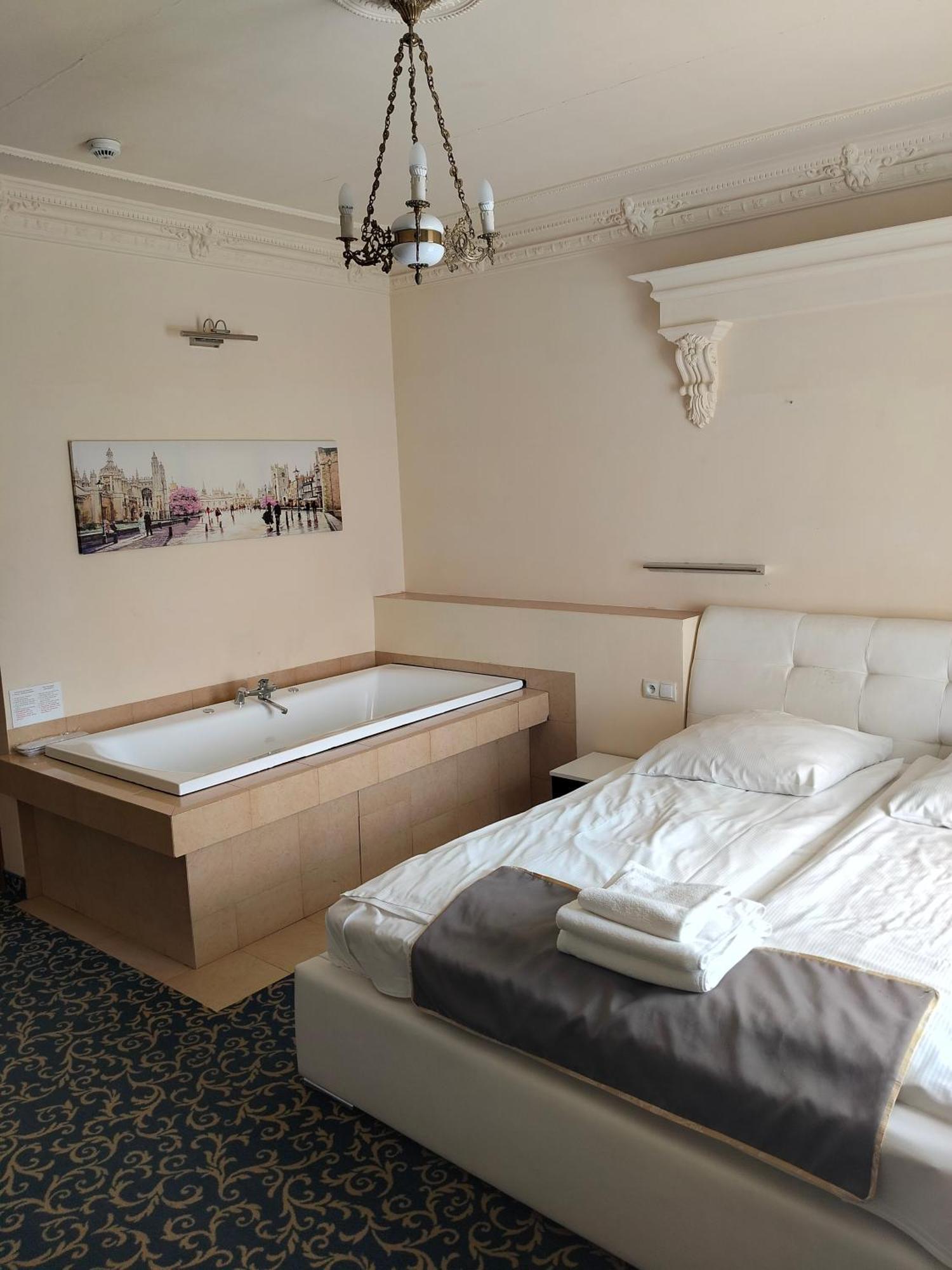 Hotel Venecia Palace Michałowice Exteriör bild