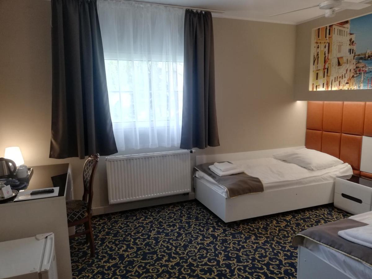 Hotel Venecia Palace Michałowice Exteriör bild